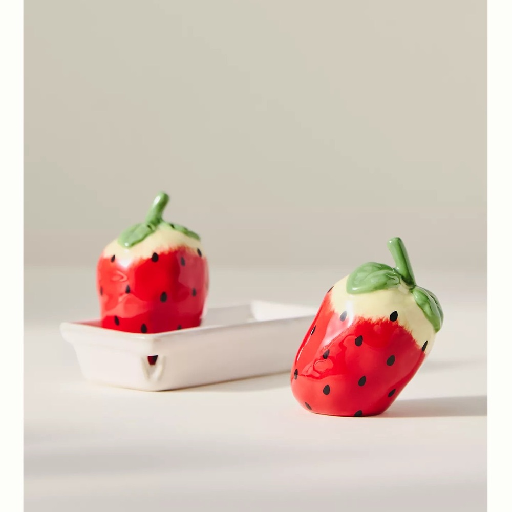 Strawberry Ceramic Salt and Pepper Shakers - Picture 3 of 4
